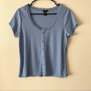Blue ribbed short sleeve Rue 21 top with lace trim and buttons